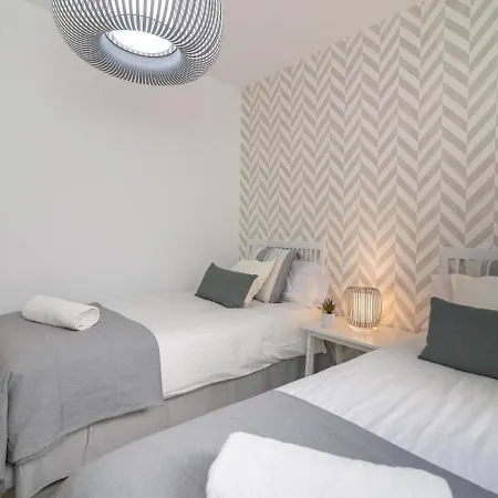 Vacation Marbella: Beachfront With Private Access Near Puerto Banus Apartment *